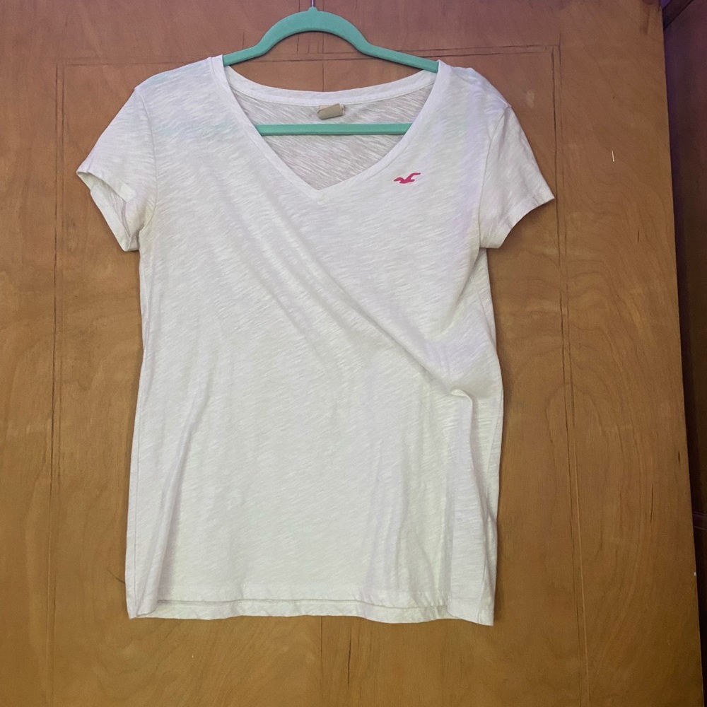 white hollister shirt